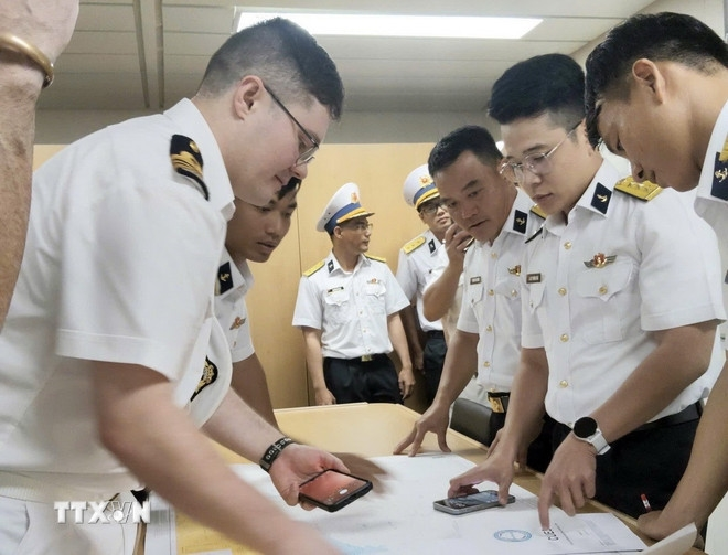 Vietnamese and New Zealand ships conduct joint drill